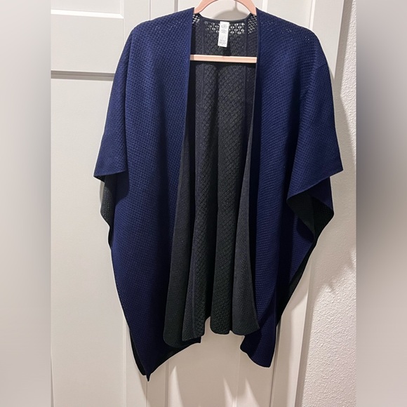 LULULEMON PRE-LOVED AUTHENTIC REVERSIBLE BLUE & BLACK SOFT COZY DESIGN WRAP - Picture 3 of 17
